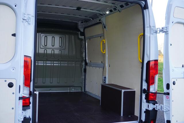 Fiat DUCATO 2.2 MultiJet 140 S&S L2H2 3.5t Automaat |Betimmering |Trekhaak |Stoelverwarming |Standkachel |Carplay |Digitaal dashboard |10" multimediascherm |Direct leverbaar |BPM vrij