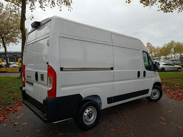 Fiat DUCATO L2H2 2.2 MultiJet 180pk 3.5t Heavy | BPM vrij | NAVI | Multimedia | Apple CarPlay | Android Auto | Achteruitrijcamera | Parkeersensoren achter | Dode hoek detectie | Digital cockpit | Stuurwielbediening | Inklapbare buitenspiegels | Bestuurdersstoel comfo