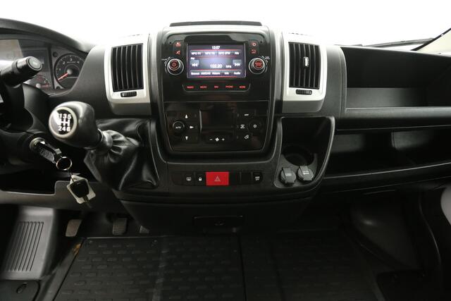 Fiat DUCATO 33 2.3 MultiJet L3H2 Airco | Cruise | Camera | Navi | 3 Persoons | Elektrpakket | Schuifdeur |