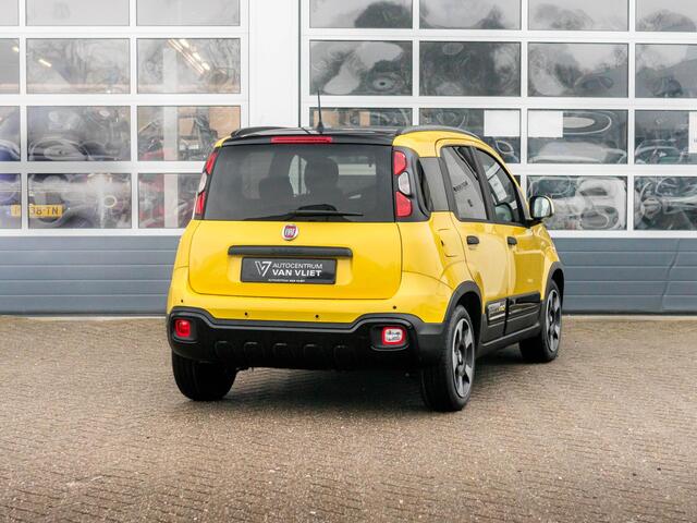 Fiat PANDA Hybrid Pandina | Uit voorraad leverbaar | Airco | Cruise | Priv Glass | Dakrails | 15" | PDC | Apple Carply | Bicolore