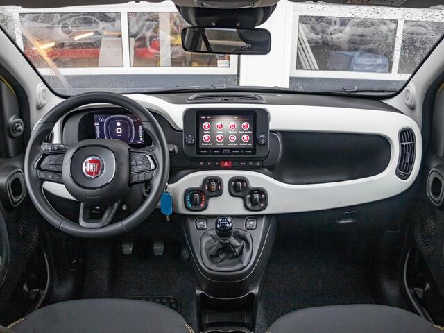 Fiat PANDA Hybrid Pandina | Uit voorraad leverbaar | Airco | Cruise | Priv Glass | Dakrails | 15" | PDC | Apple Carply | Bicolore