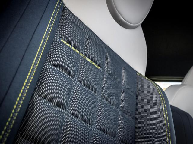 Fiat PANDA Grande La Prima 44 kWh | Uit voorraad leverbaar | Clima | Cruise | Camera | Apple Carplay | 17" | Navi | Winter Pack