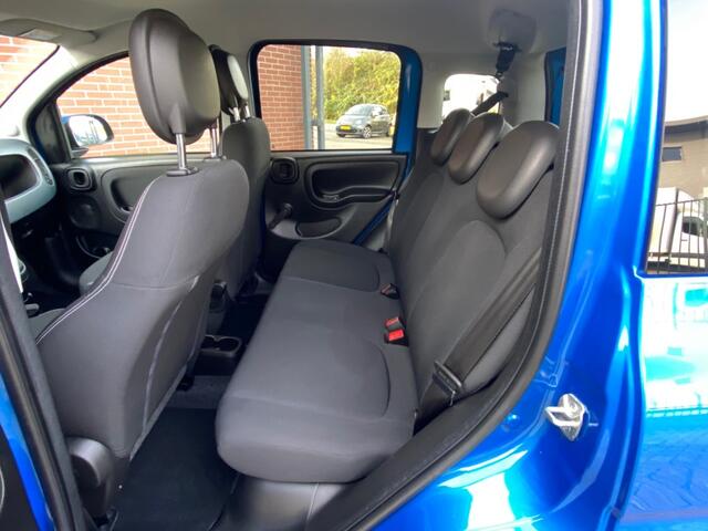 Fiat PANDA 1.0 HYBRID CROSS AIRCO CARPLAY PARKEERSENSOREN PRIVACY GLASS