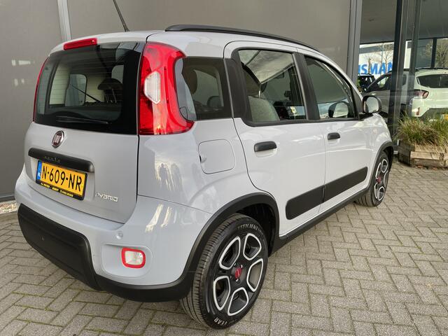 Fiat PANDA 1.0 Hybrid City Life Airco - Parkeersensoren achter - bluetooth - Dakrails - Radio - Centrale vergrendeling met afstandsbediening - Start/ stop systeem