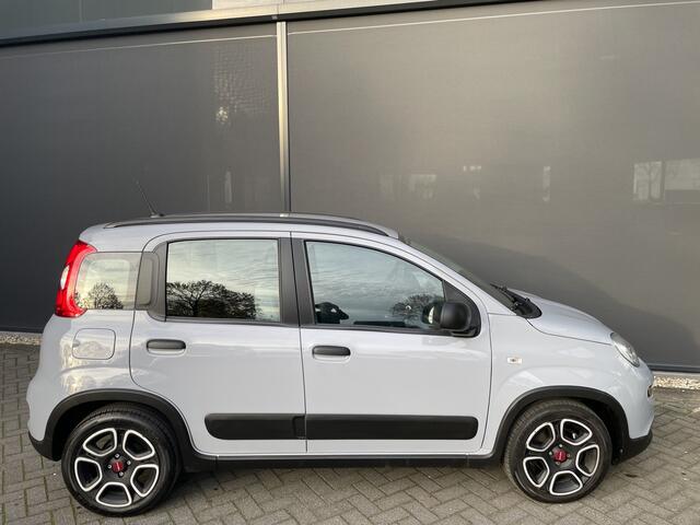 Fiat PANDA 1.0 Hybrid City Life Airco - Parkeersensoren achter - bluetooth - Dakrails - Radio - Centrale vergrendeling met afstandsbediening - Start/ stop systeem