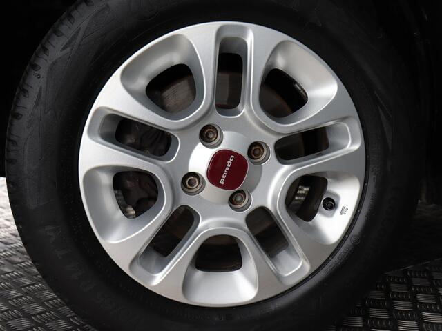 Fiat PANDA 1.2 Lounge (NL-Auto / Airco / Elek. ramen / Sportuitlaat / PDC)