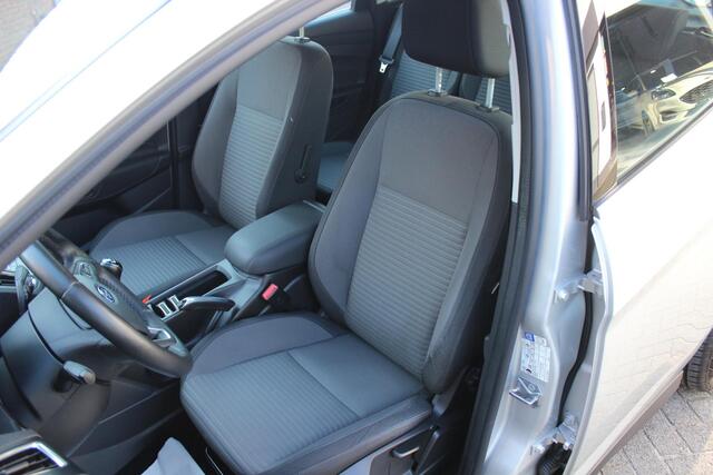 Ford C-MAX 1.5i EcoBoost Titanium Navi/Carplay, Winter Pack, All Season, Climate Control.