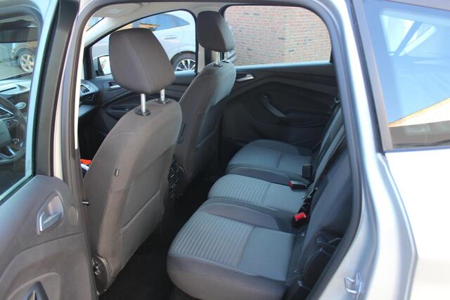 Ford C-MAX 1.5i EcoBoost Titanium Navi/Carplay, Winter Pack, All Season, Climate Control.