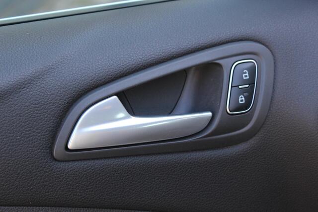 Ford C-MAX 1.5i EcoBoost Titanium Navi/Carplay, Winter Pack, All Season, Climate Control.