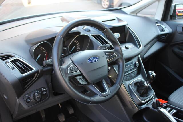 Ford C-MAX 1.5i EcoBoost Titanium Navi/Carplay, Winter Pack, All Season, Climate Control.