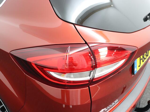 Ford C-MAX 1.5 Titanium Airco, bluetooth, stuur multifunctioneel, verwarmd voorruit, spraakbediening, Elektronische remkrachtverdeling, Elektronisch Stabiliteits Programma Stap in en ervaar hoe praktisch en stijlvol een gezinsauto kan zijn. Deze Ford C-Max 1.5 Titan