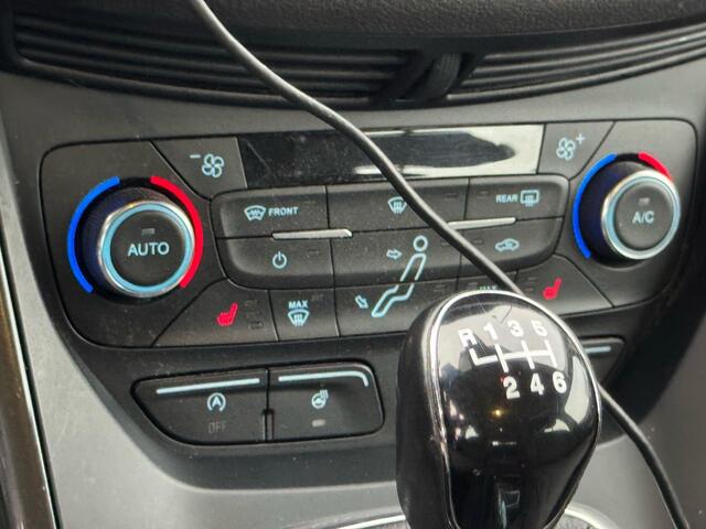 Ford C-MAX 1.5 Titanium 150pk Trekhaak | Achteruitrijcamera | Stoelverwarming | Climate control | Voorruit verwarming | 1.500kg Trekgewicht!