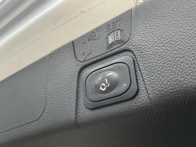 Ford C-MAX 1.5 Titanium Automaat - Elektrische achterklep - Stoelverwarming - Navigatie - Elektrisch verst. stoel