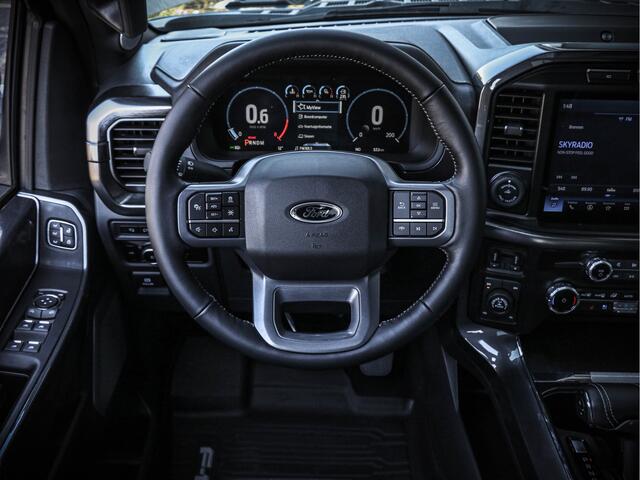Ford F-150 Lariat Black Edition | 5.0L V8 | SuperCrew 4x4 | Direct leverbaar