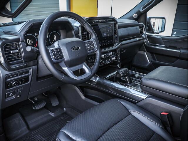 Ford F-150 Lariat Black Edition | 5.0L V8 | SuperCrew 4x4 | Direct leverbaar