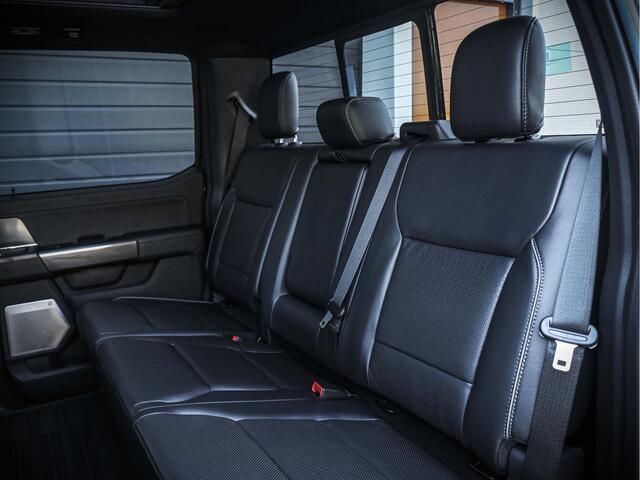 Ford F-150 Lariat Black Edition | 5.0L V8 | SuperCrew 4x4 | Direct leverbaar