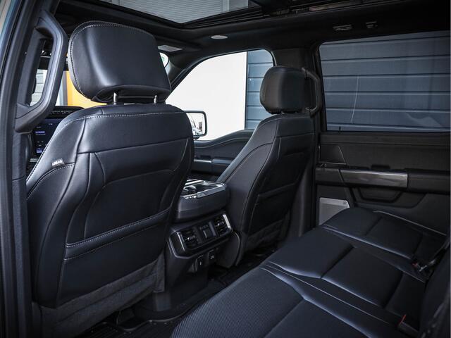 Ford F-150 Lariat Black Edition | 5.0L V8 | SuperCrew 4x4 | Direct leverbaar