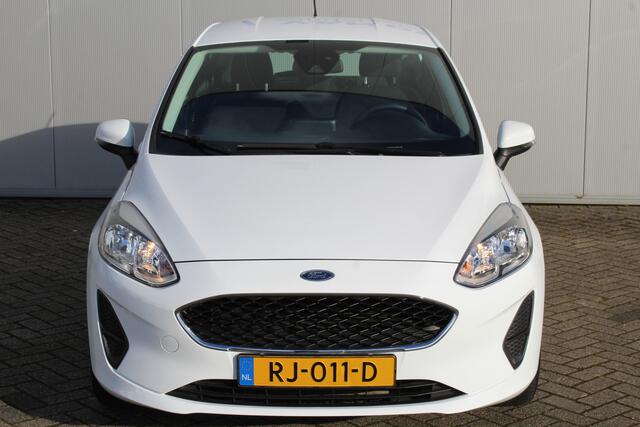 Ford FIESTA 1.1-71pk Trend 5drs. Erg nette Ford Fiesta voor nog jaren rijplezier ! Airco, parkeersensoren achter, navigatie, telefoonvoorb., DAB, inklapbare buitenspiegels etc.