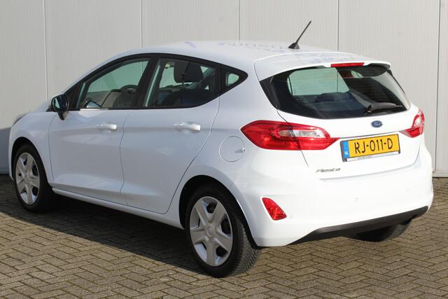 Ford FIESTA 1.1-71pk Trend 5drs. Erg nette Ford Fiesta voor nog jaren rijplezier ! Airco, parkeersensoren achter, navigatie, telefoonvoorb., DAB, inklapbare buitenspiegels etc.