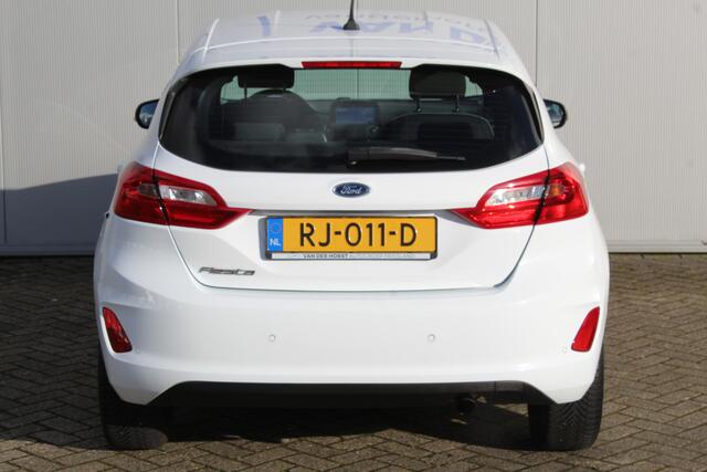 Ford FIESTA 1.1-71pk Trend 5drs. Erg nette Ford Fiesta voor nog jaren rijplezier ! Airco, parkeersensoren achter, navigatie, telefoonvoorb., DAB, inklapbare buitenspiegels etc.