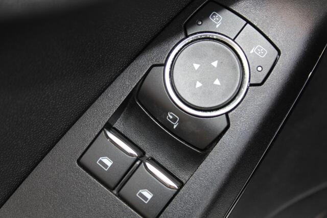 Ford FIESTA 1.1-71pk Trend 5drs. Erg nette Ford Fiesta voor nog jaren rijplezier ! Airco, parkeersensoren achter, navigatie, telefoonvoorb., DAB, inklapbare buitenspiegels etc.