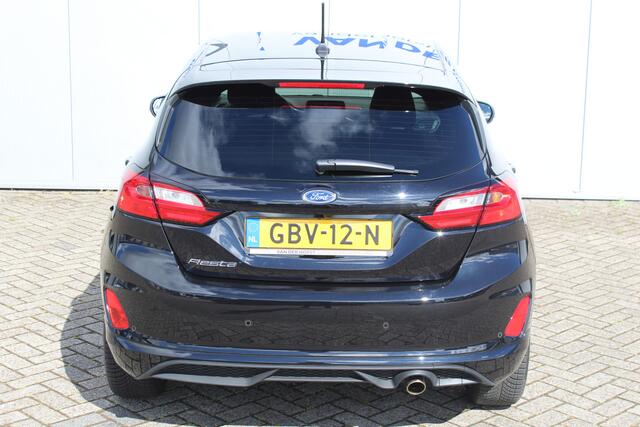 Ford FIESTA 1.0-100pk EcoBoost ST-Line. Luxe en sportieve Fiesta ! Stoel-, stuur- en voorraamverwarming, keyless entry/keyless go, adaptive cruise cntrl, volautm. airco, camera, parkeersensoren v+a, navigatie by Apple/Android, LM wielen, lane assist, LED ver