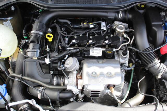 Ford FIESTA 1.0-100pk EcoBoost ST-Line. Luxe en sportieve Fiesta ! Stoel-, stuur- en voorraamverwarming, keyless entry/keyless go, adaptive cruise cntrl, volautm. airco, camera, parkeersensoren v+a, navigatie by Apple/Android, LM wielen, lane assist, LED ver