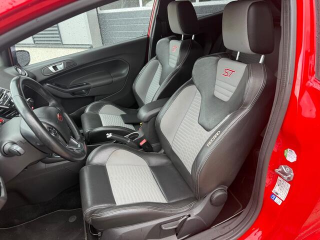 Ford FIESTA 1.6 ST 182 PK / AIRCO RECARO STOELVERWARMING *NET BINNEN*