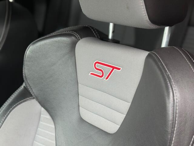 Ford FIESTA 1.6 ST 182 PK / AIRCO RECARO STOELVERWARMING *NET BINNEN*