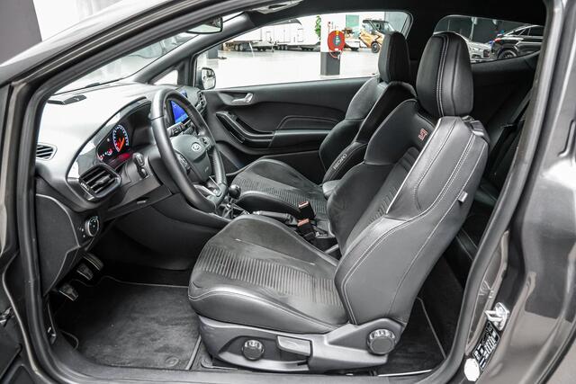 Ford FIESTA ST-3 Performance pack |sper differentieel|launch control|B&O|Apple Carplay|blind spot|parkeercamera|DAB|LED|winterpack|18" lichtmetalen velgen|