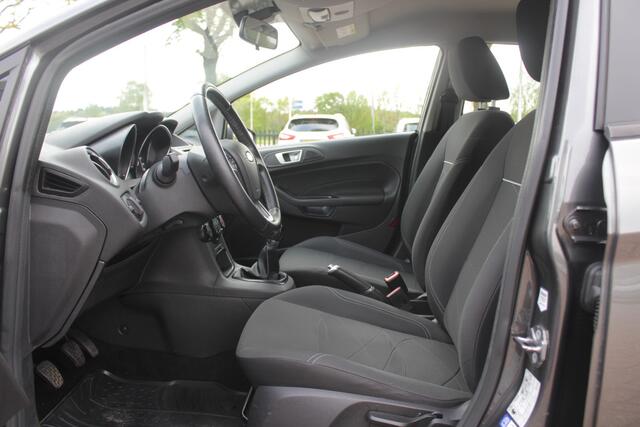Ford FIESTA 1.0 EcoBoost Titanium Navigatie / Parkeerhulp achter / Bluetooth / 15'' / Cruise Control
