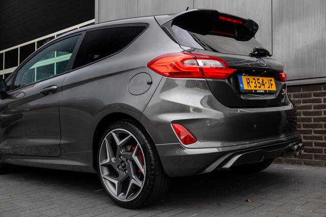 Ford FIESTA 1.5 EcoBoost ST-3 200 pk / Miltek-Uitlaat/ Recaro-Stoelen/ Stoel.Verw/ Keyless/ B&O-Sound/ Xenon/ Camera/ 18'' LMV