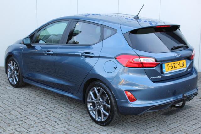 Ford FIESTA 1.0-125pk EcoBoost Mild-Hybrid ST-Line. In nieuwstaat verkerende Ford Fiesta met 125pk van 1e eig. ! Autm. airco, stoel-, stuur- en voorraamverw., LED verl., privacy glass, trekhaak, metallic lak, adaptieve cruise cntrl, navigatie by Apple/Android