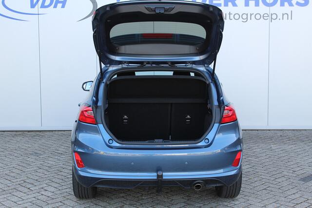 Ford FIESTA 1.0-125pk EcoBoost Mild-Hybrid ST-Line. In nieuwstaat verkerende Ford Fiesta met 125pk van 1e eig. ! Autm. airco, stoel-, stuur- en voorraamverw., LED verl., privacy glass, trekhaak, metallic lak, adaptieve cruise cntrl, navigatie by Apple/Android