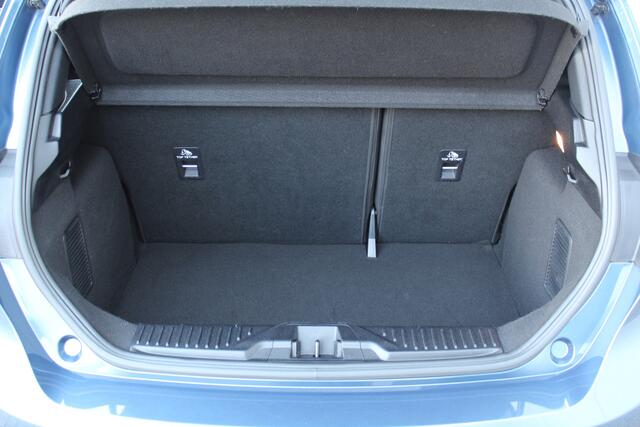 Ford FIESTA 1.0-125pk EcoBoost Mild-Hybrid ST-Line. In nieuwstaat verkerende Ford Fiesta met 125pk van 1e eig. ! Autm. airco, stoel-, stuur- en voorraamverw., LED verl., privacy glass, trekhaak, metallic lak, adaptieve cruise cntrl, navigatie by Apple/Android