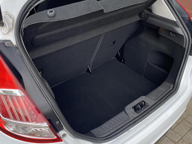 Ford FIESTA 1.0 EcoBoost Titanium | Parkeersensoren | Dealeronderhouden | Navi | Climate Control | Cruise Control | PDC voor & achter