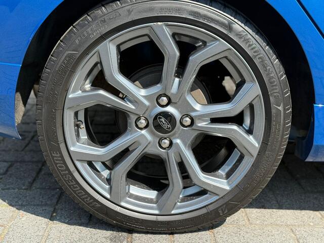 Ford FIESTA EcoBoost 95pk ST-Line | Trekhaak | Winterpack | Cruise | Grote spoiler | Led | Apple carplay |