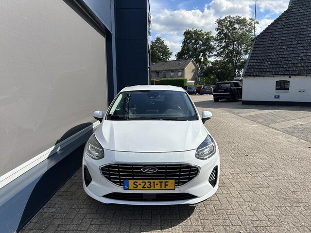 Ford FIESTA 1.0 EcoBoost Hybrid Titanium | Lage Km stand 25000 | Trekhaak | All Season banden | Climate control | Navigatie | Stoel / Suur en Voorruit verwarming | Cruise control | LED Apple Carplay/ Android Auto Parkeersensoren
