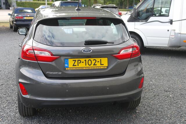 Ford FIESTA 1.0 EcoB. Titanium Navigatie Cruise , PDC , Bovag Garantie 6 Maanden