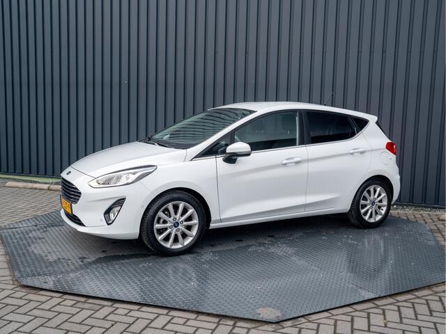 Ford FIESTA 1.0 EcoB. Aut. Titanium | Trekhaak | Stoel & Stuur verw. | Camera | Navi | PDC V&A | Prijs Rijklaar!!
