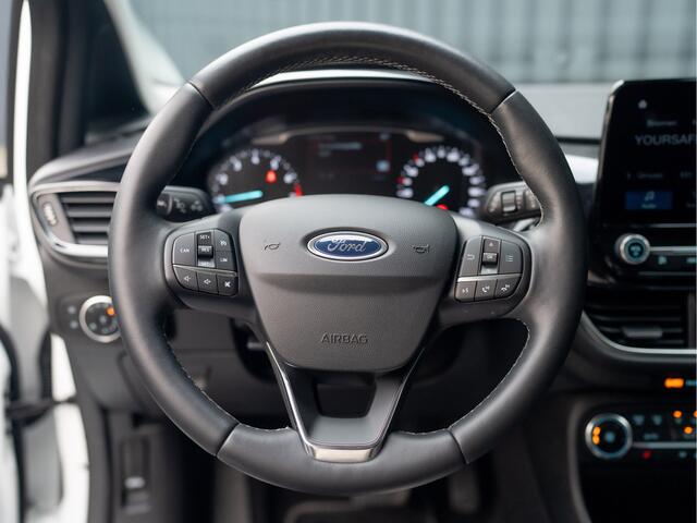 Ford FIESTA 1.0 EcoB. Aut. Titanium | Trekhaak | Stoel & Stuur verw. | Camera | Navi | PDC V&A | Prijs Rijklaar!!