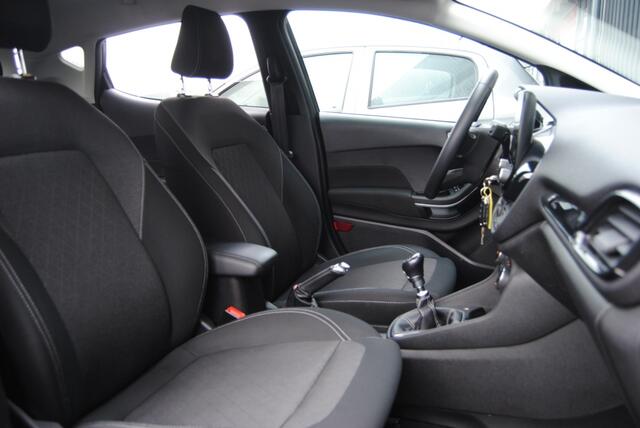 Ford FIESTA 1.0 EcoB. Active|| Apple Carplay!