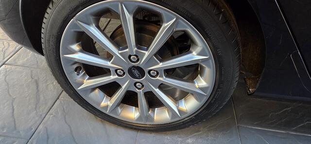 Ford FIESTA 1.0 EcoBoost Hybrid Vignale Lederen bekleding-125pk-addaptieve cruise-winterpack