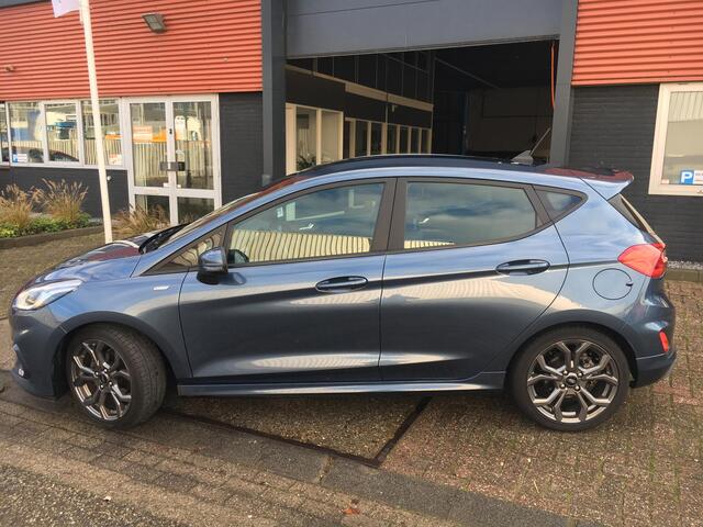 Ford FIESTA 1.0 EcoBoost ST-Line Climate Controle | Cruise Controle | Navigatie | Parkeer sensoren achter | Radio/DAB en Car Apple play | 17 Inch Velgen met all-season banden | ST Achter Spoiler | Voorruit verwarming | NAP | Nederlandse auto |