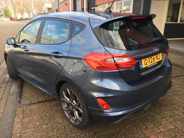 Ford FIESTA 1.0 EcoBoost ST-Line Climate Controle | Cruise Controle | Navigatie | Parkeer sensoren achter | Radio/DAB en Car Apple play | 17 Inch Velgen met all-season banden | ST Achter Spoiler | Voorruit verwarming | NAP | Nederlandse auto |
