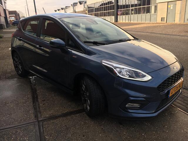 Ford FIESTA 1.0 EcoBoost ST-Line Climate Controle | Cruise Controle | Navigatie | Parkeer sensoren achter | Radio/DAB en Car Apple play | 17 Inch Velgen met all-season banden | ST Achter Spoiler | Voorruit verwarming | NAP | Nederlandse auto |