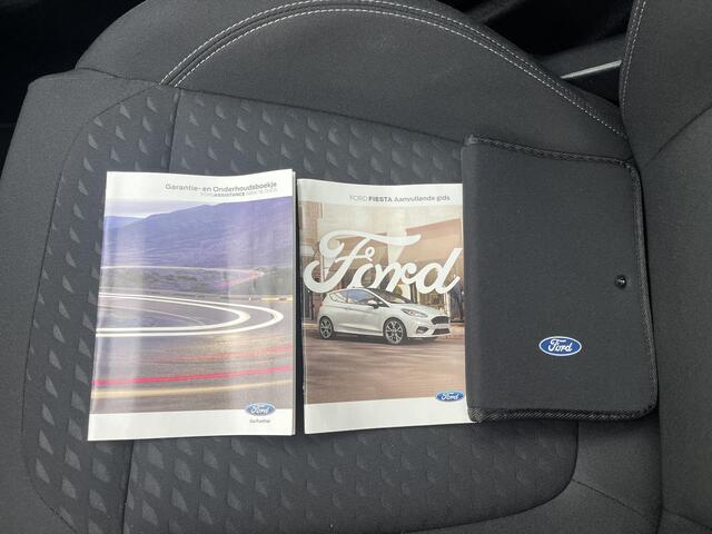 Ford FIESTA 1.0 EcoBoost Titanium / Stoel- & Stuurverwarming / Voorruitverwarming / Parkeersensoren Achter / Apple Carplay/Android Auto / Climate Control / Cruise Control /