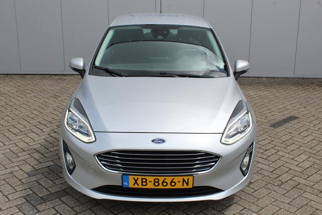 Ford FIESTA 1.0-100pk EcoBoost Titanium 5drs. Uiterst nette, luxe en zuinige Ford Fiesta. Voalautm. airco, Cruise control, Navigatie, LM wielen, Metallic lak, Parkeersensoren achter, Telefoonvoorb., Lane assist etc.