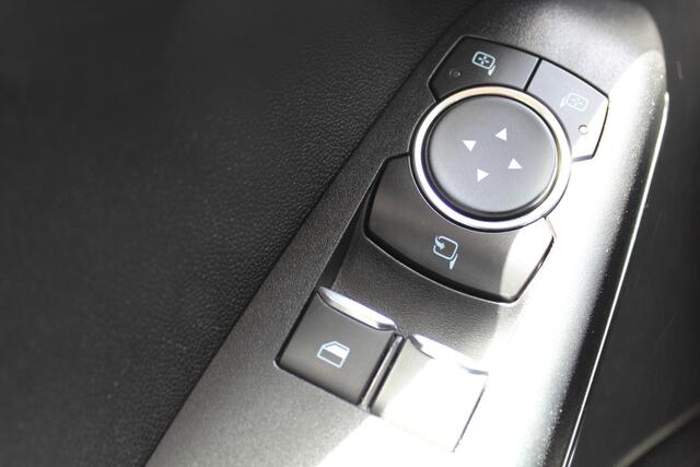 Ford FIESTA 1.0-100pk EcoBoost Titanium 5drs. Uiterst nette, luxe en zuinige Ford Fiesta. Voalautm. airco, Cruise control, Navigatie, LM wielen, Metallic lak, Parkeersensoren achter, Telefoonvoorb., Lane assist etc.