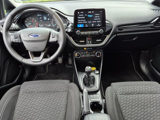 Ford FIESTA 1.0 EcoBoost Hybrid Titanium | Parkeersensoren | Keyless Entry | Stoel en Stuurverwarming | Voorruitverwarming | Navigatie via Apple Carplay of Android Auto |